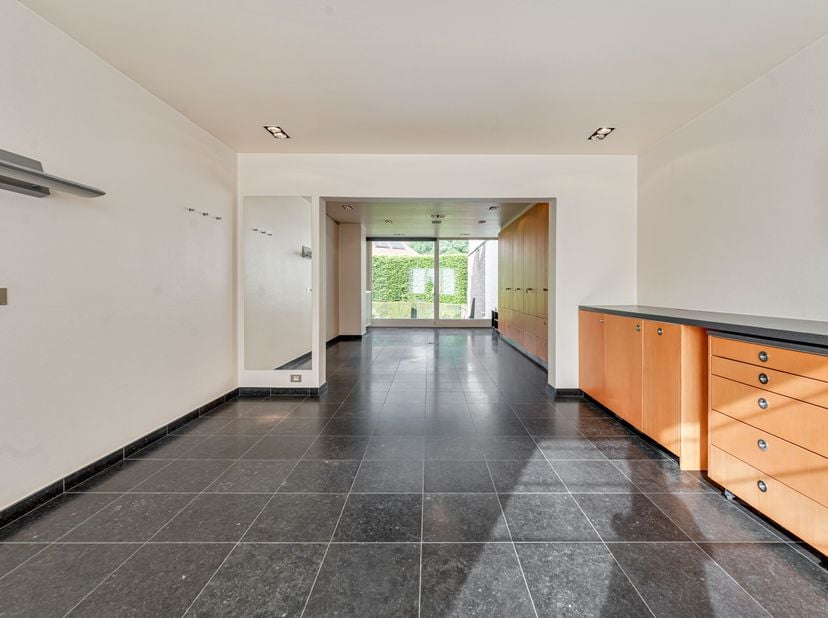 Praktijkruimte/handelspand te huur in hartje Kortrijk!&lt;br /&gt;
Ben je op zoek naar een professioneel en flexibel in te richten pand op een toplocatie in
