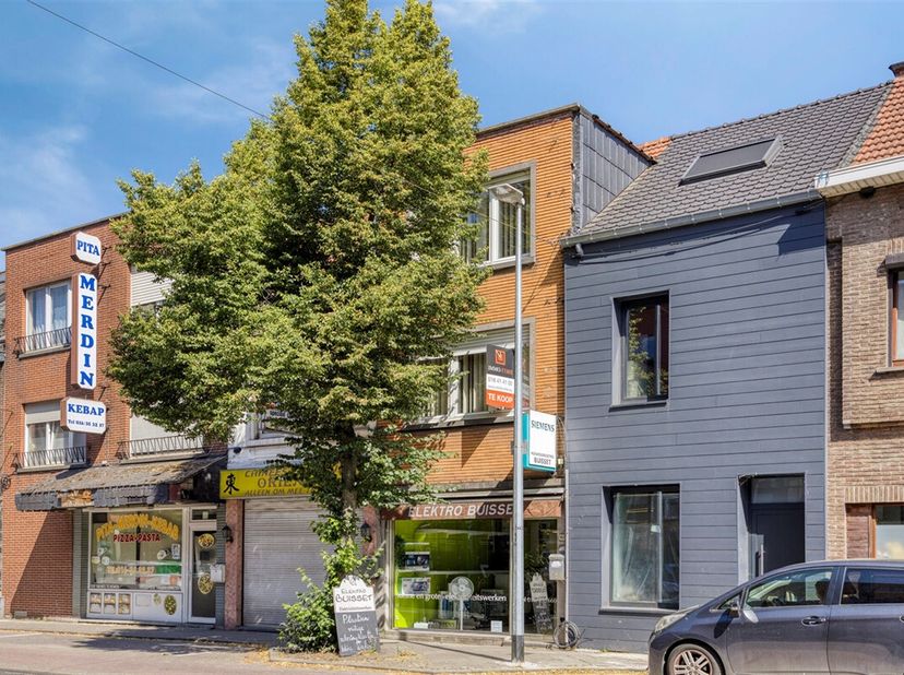 Midden in het bruisende handelscentrum van Kessel-Lo, vlakbij Hal 5, het openbaar vervoer, alle belangrijke invalswegen en vele onmisbare voorzieninge