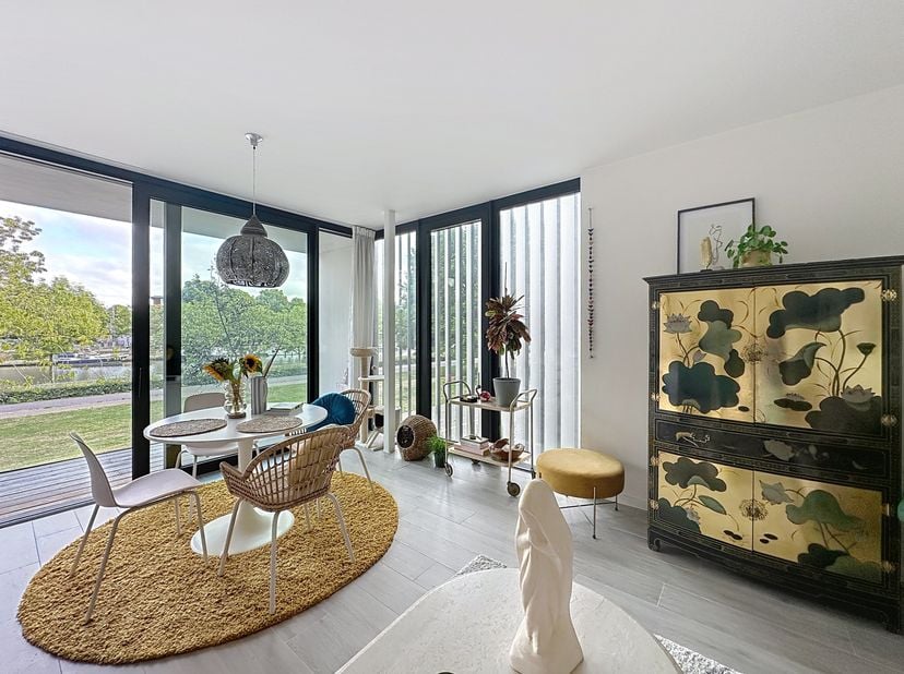 Appartement neuf et lumineux à louer au premier étage de la Résidence Greenkaai avec terrasse ensoleillée et deux chambres. Vous pourrez profiter d&#039;un