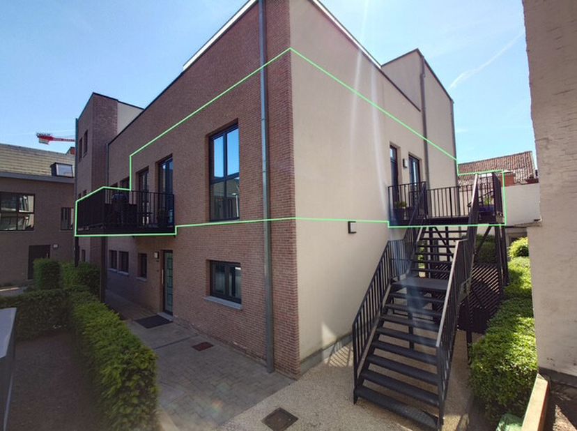 APPARTEMENT IN HARTJE SINT-NIKLAAS &lt;br /&gt;
 &lt;br /&gt;
Appartement (1e VERD) in hartje Sint-Niklaas met ruime woonkamer met open zicht op de binnentuin, mo