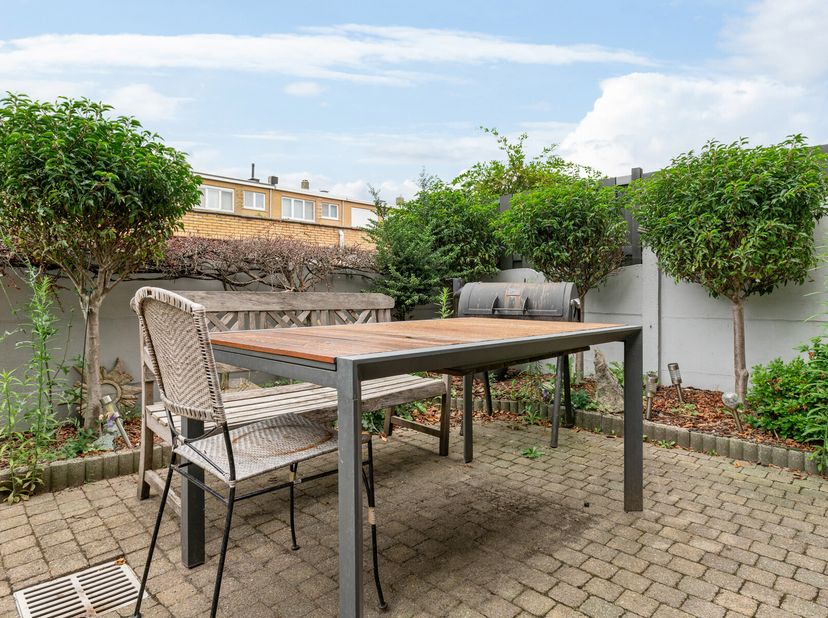 Dit gelijkvloers appartement vind je terug in een rustige, residentiële wijk in Stabroek, vlakbij verschillende groene natuurgebieden zoals onder ande
