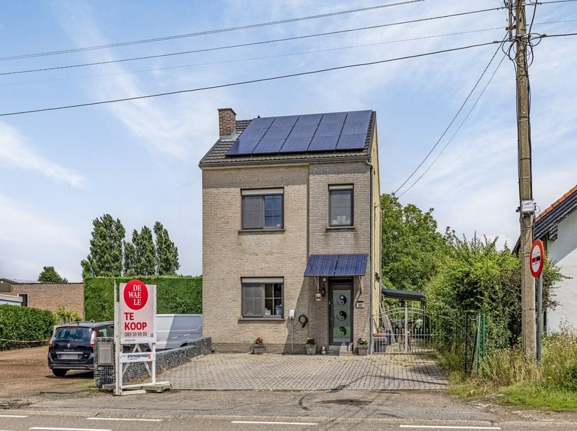 Dans la ville historique de Tongres, sur un terrain généreux de 10 ares et 40 centiares, se trouve cette maison partiellement rénovée. Vous pouvez pro