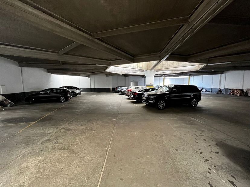 Garage à vendre
                    à 2500 Lier