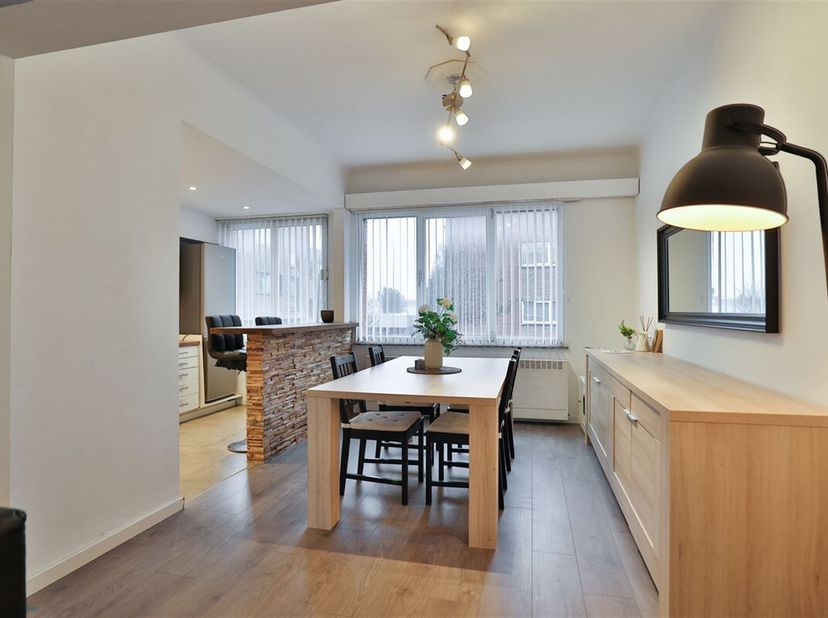 Nous vous proposons cet appartement de démarrage d&#039;une chambre à coucher, prêt à être emménagé et confortable, dans un petit immeuble avec de faibles