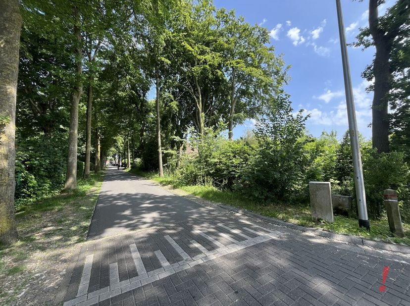 Unieke kans tot bouwen vlakbij het Flaminca park met een uitstekende orïentatie.&lt;br /&gt;
Dit lot bouwgrond (lot 2) middenste van deze mini-verkaveling i