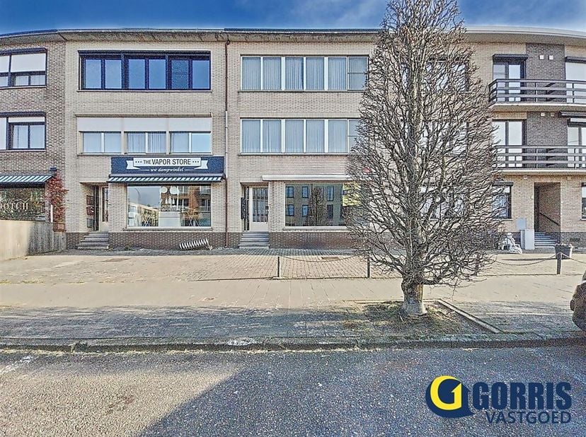 In het centrum van Heist-op-den-Berg, omgeven door andere bloeiende handelszaken, bevindt zich dit prachtige commercieel pand. &lt;br /&gt;
Dankzij de strat