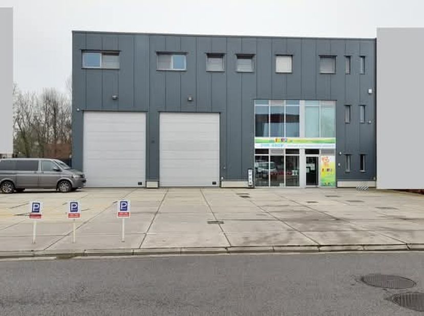 Bien professionnel à vendre
                    à 2500 Lier