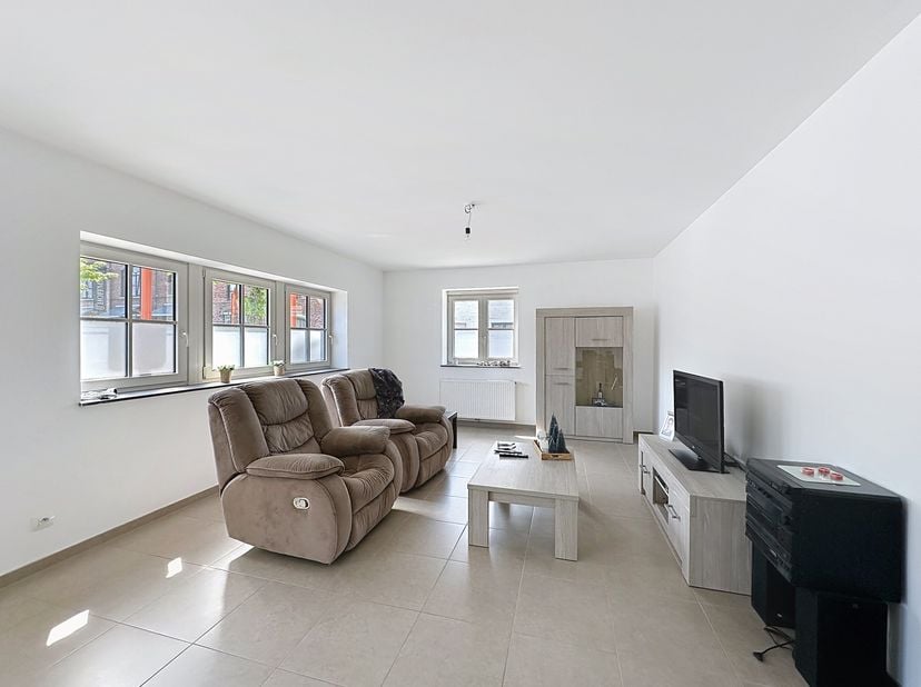 Appartement lumineux et moderne à louer dans le centre de Jabbeke&lt;br /&gt;
Ce charmant appartement dispose de 2 chambres spacieuses, d&#039;un espace de vie l