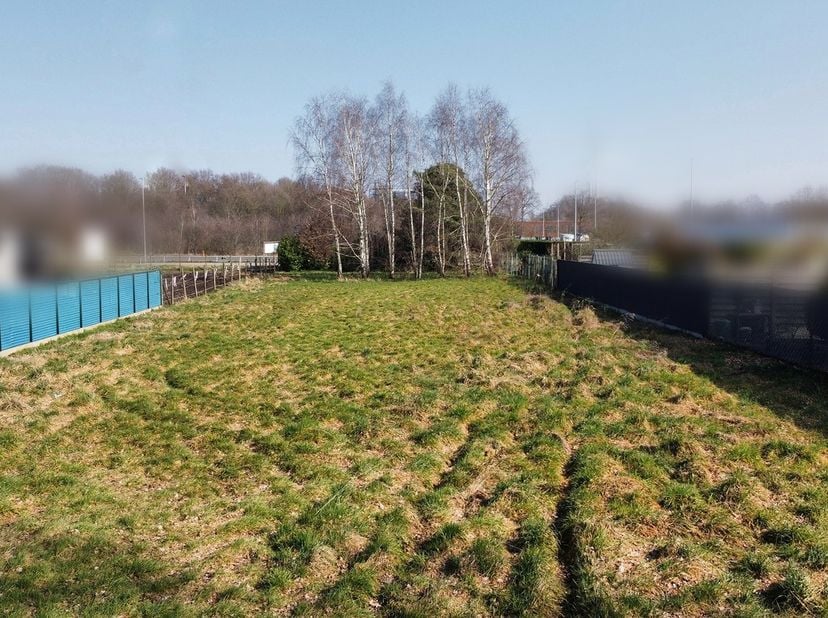 Je droomwoning nog niet gevonden? Bouw dan zelf je droomwoning op dit ruim perceel van 20a 27ca in Genk-Caetsbeek! We vinden deze bouwgrond terug in C
