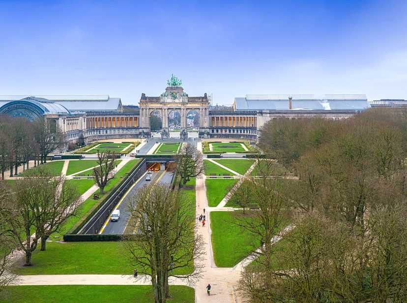Bruxelles : Fabuleux penthouse avec vue sur les arcades du Parc du Cinquantenaire,  à quelques pas du rond-point Schuman des commerces, écoles, métro,