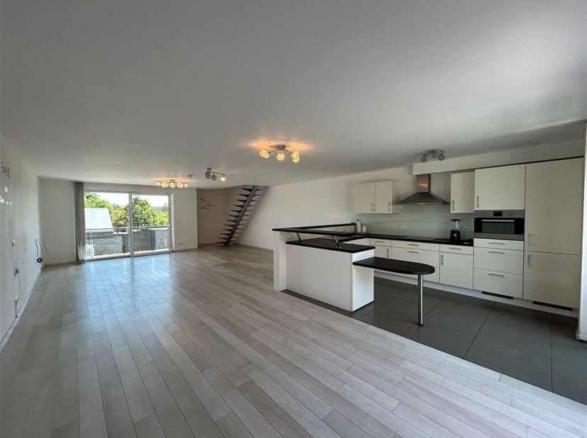 MCA Immobilier vous propose cet appartement situé à Petit-Han à 2km de Durbuy, ce magnifique duplex (+/- 140m² habitable) est composé d&#039;un hall d&#039;entr
