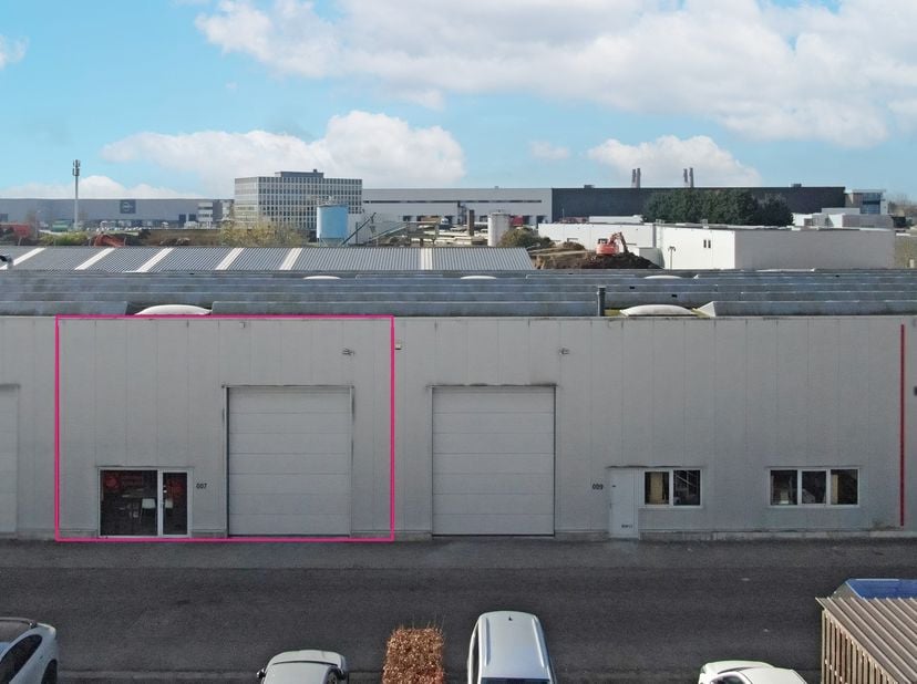Een KMO-unit van 220m² gelegen in Willebroek, aan de Molenweg, vlakbij de A12.&lt;br /&gt;
Deze goed bereikbare unit biedt een uitstekende locatie voor bedr