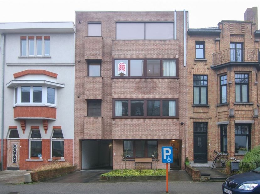 Knap vernieuwd appartement in de mooie Jan Breydellaan in de Sint-Janswijk te Kortrijk.&lt;br /&gt;
Dit appartement onderging een ware metamorfose en werd h