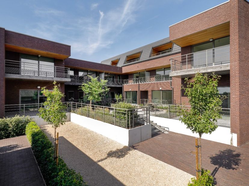 [[ DIT PAND NEEMT DEEL AAN DE ERA OPEN HUIZEN DAG OP 15/3 VAN 9:30 TOT 10:30 ]] Residentieel nieuwbouwappartement met ruime slaapkamer.Het appartement