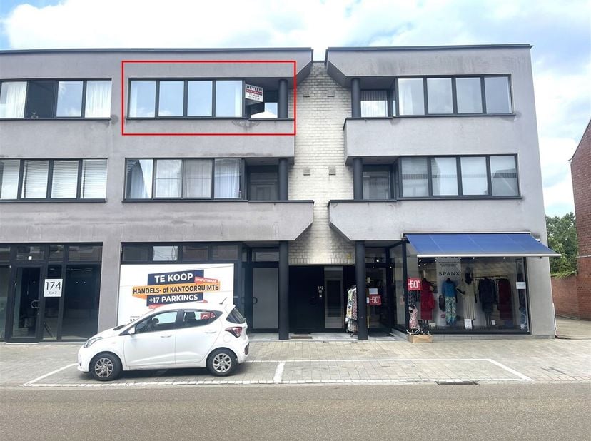 Ruim 2 slaapkamer appartement te huur in centrum Heist-o/d-Berg met autostaanplaats&lt;br /&gt;
Ligging: Centrum/winkelstraat Heist-op-den-Berg.&lt;br /&gt;
Indel