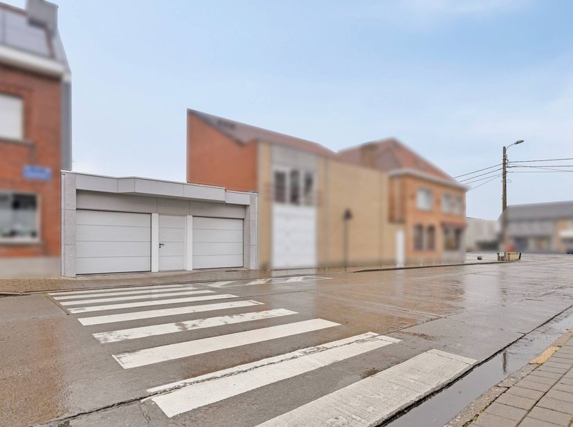Garage double avec jardin sur un terrain d&#039;environ 189m² à vendre dans le centre de Beveren-Leie. Possibilité de construire un appartement.&lt;br /&gt;
Info