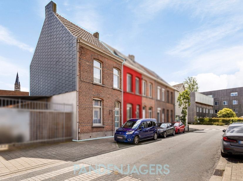 IN OPTIE - stuur ons een bericht om op de reservelijst te komen.&lt;br /&gt;
In het centrum van Duffel-West, vinden we deze gezellige, te moderniseren wonin