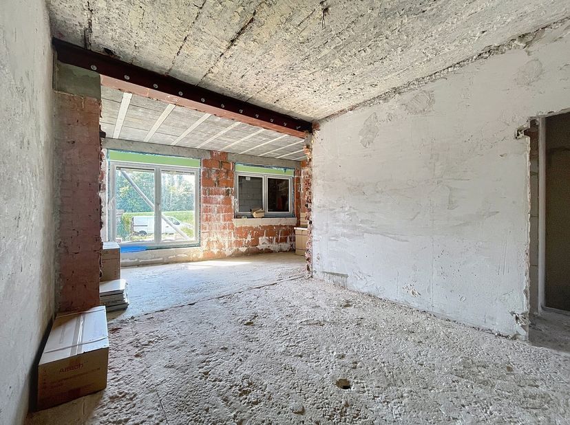 DILBEEK - REF: 6795800 - TE RENOVEREN DUPLEX MET TWEE SLAAPKAMERS EN TERRAS!&lt;br /&gt;
Wij bieden te koop aan deze prachtige te renoveren flat met een bew