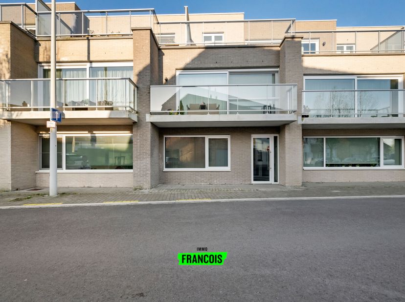 Instapklaar gelijkvloers appartement met privatief terras in Bredene-Dorp&lt;br /&gt;
Ontdek dit recent en energiezuinig appartement, gelegen op de gelijkvl