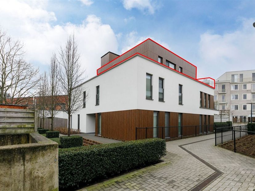 Prachtig appartement met 1 slaapkamer, groot terras, kelderberging en autostaanplaats op TOP locatie in Lier&lt;br /&gt;
Ligging: Gelegen op toplocatie te L