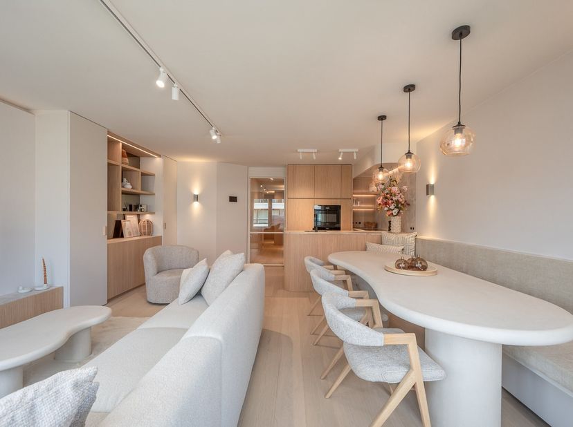 Appartement entièrement rénové et prêt à emménager avec 3 chambres dans un emplacement privilégié à Knokke&lt;br /&gt;
Découvrez cet appartement rénové avec