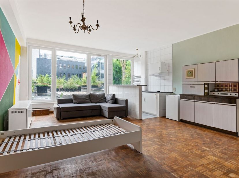 Op te frissen appartement/ studio (44 m²) &lt;br /&gt;
Ligging: Deze op te frissen studio is gelegen op de Belgiëlei in Antwerpen, vlakbij het Koning Albert