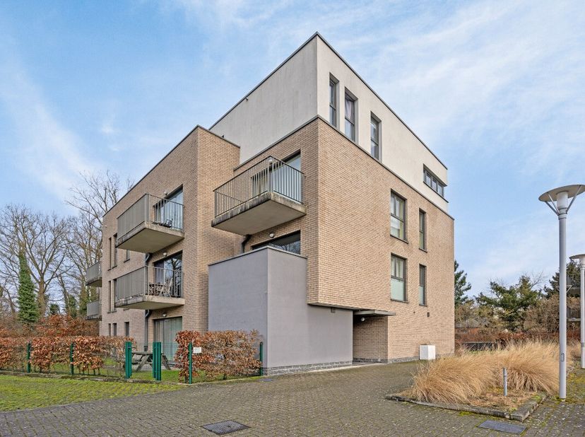 ERA Welchome a le plaisir de vous présenter ce superbe penthouse idéalement situé dans un quartier résidentiel. Ce bien se compose dun hall dentrée, d