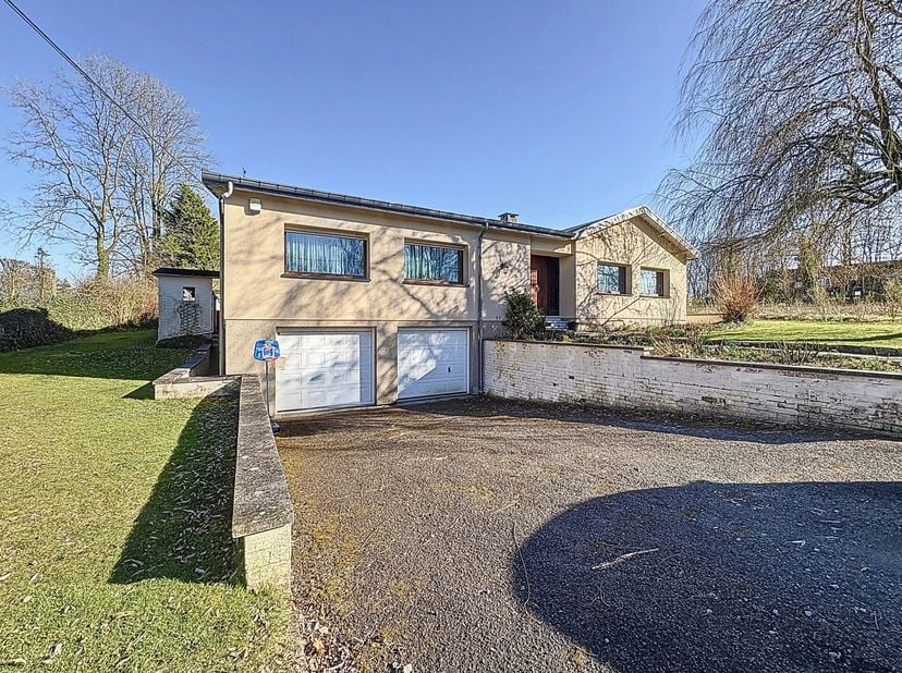 Vente en viager occupé : Deux crédirentiers 68 et 75 ans rente mensuelle = 2 500euro (20 ans réversible) - Villa plain-pied sur une parcelle de +/- 2