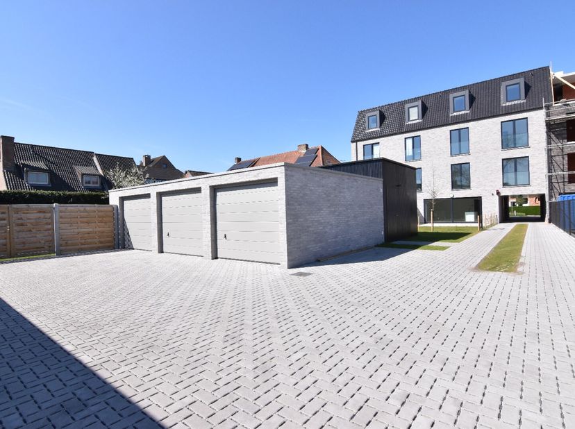 Garage à louer
                    à 8200 Sint-Andries