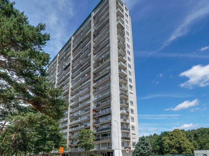 Zonovergoten appartement met uniek uitzicht over Genk  ideale starters- of investeringsopportuniteit&lt;br /&gt;
Op zoek naar een betaalbaar appartement met