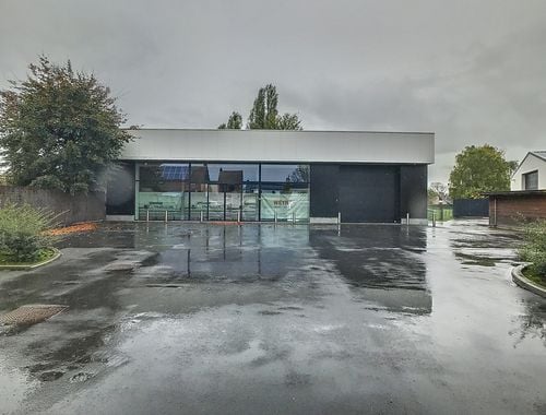                                         Bien commercial à louer à Zarren, € 3.350
