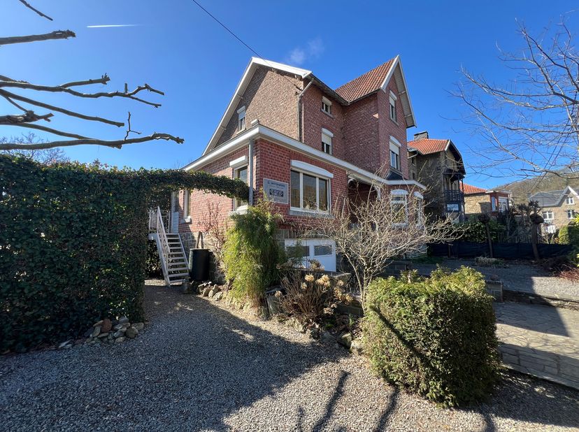 - OPTION - Spacieuse maison 4 chambres située dans un quartier paisible à Hamoir, à deux pas du centre et des commodités.&lt;br /&gt;
Elle est implantée sur