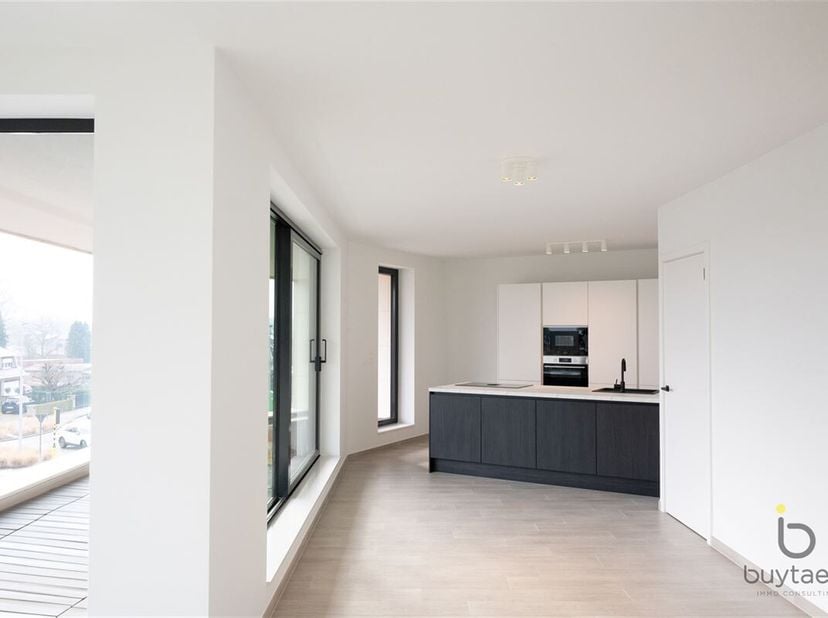 Knap NIEUWBOUW twee slaapkamer appartement op de 2de VERDIEPING in het centrum van Schilde!. &lt;br /&gt;
In een modern gebouw met lift bevindt zich dit app
