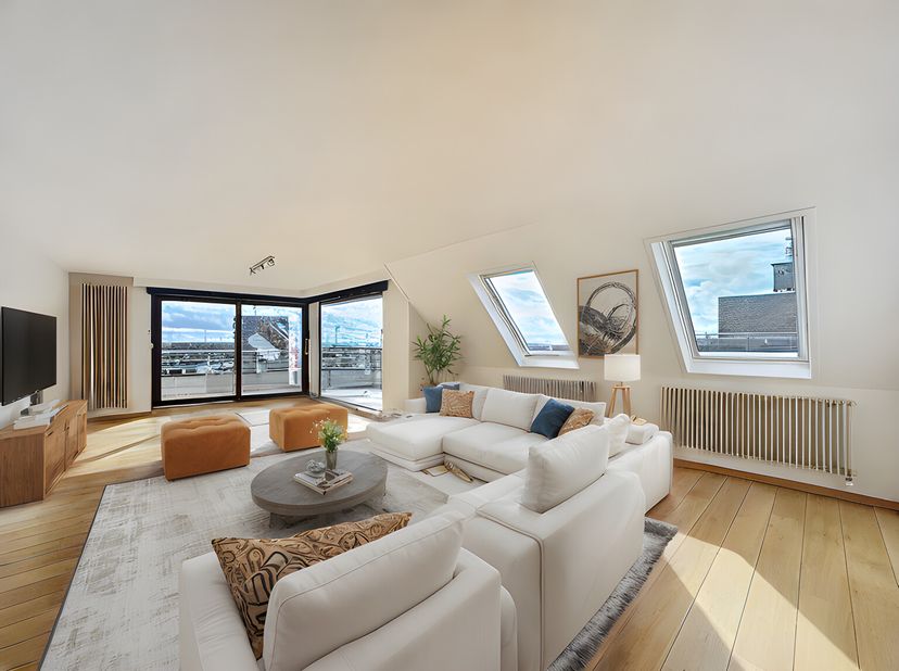 Op de hoek van de Elizabetlaan en Kardinaal Mercierstraat vinden we dit uitzonderlijk ruim penthouse-duplex appartement (140m²) te koop. Het apparteme