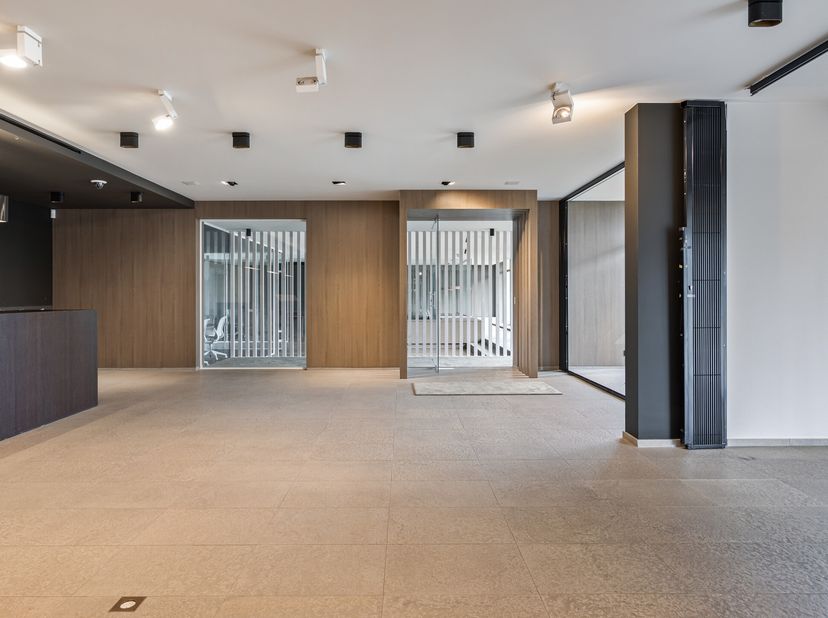 Bureaux modernes et élégants à louer à Zedelgem&lt;br /&gt;
Ce bel espace de bureau de 180 m² offre un environnement de travail moderne et professionnel ave