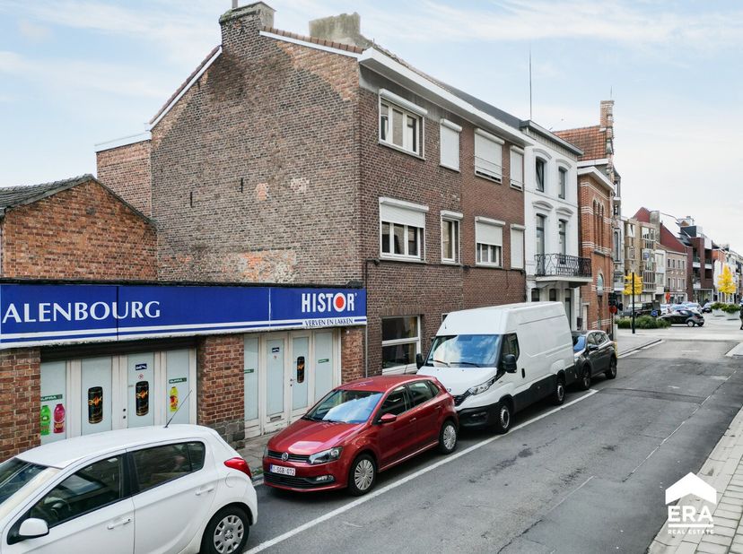 Rijwoning met 3 slaapkamers in het stadscentrum van Sint-Truiden. Voor meer informatie ga naar https://www.era.be/nl/te-koop/sint-truiden/huis/rijwoni