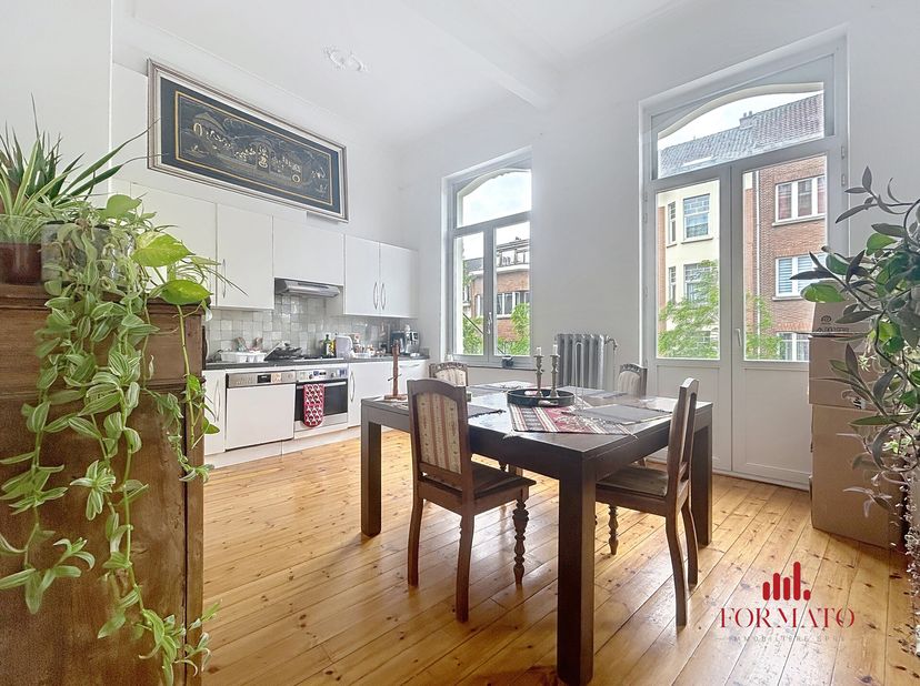 LImmobilière Formato a le plaisir de vous présenter en exclusivité ce splendide appartement 2 chambres, non meublé, dune superficie généreuse denviron