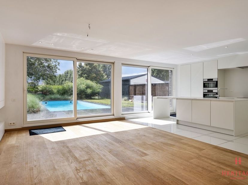 BIEDEN VANAF 799.000 EUR&lt;br /&gt;
Bent u op zoek naar een droomwoning waar statige architectuur en eigentijdse stijl perfect samensmelten?&lt;br /&gt;
Ontdek d
