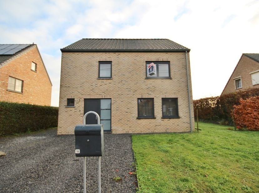 In het landelijke Velm vinden we deze woning van ca. 185m² met prachtig uitzicht terug. Hier is het rustig en gezellig wonen.&lt;br /&gt;
&lt;br /&gt;
We betreden