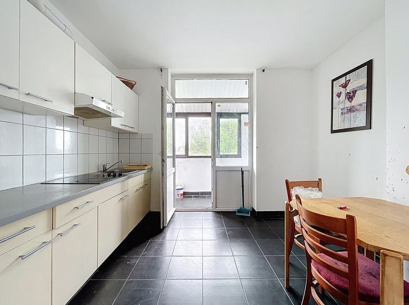 ANDERLECHT - REF: 6973739 - BEL APPARTEMENTS 2 CHAMBRES AVEC 2 TERRASSES!!!&lt;br /&gt;
En face du parc forestier, au deuxième étage d&#039;une petite copropriét