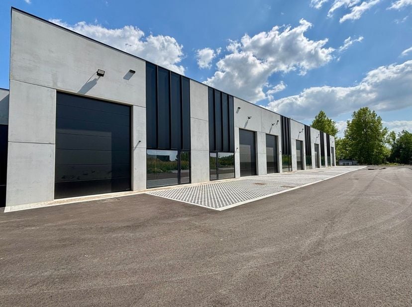 Bien professionnel à louer
                    à 7850 Enghien