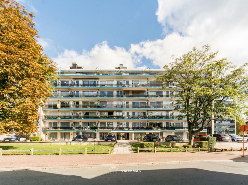 VALIMMAS verkoopt in Asse centrum dit welgelegen en instapklaar appartement met 2 slaapkamers en 2 terrassen. Het appartement, gelegen op de derde ver