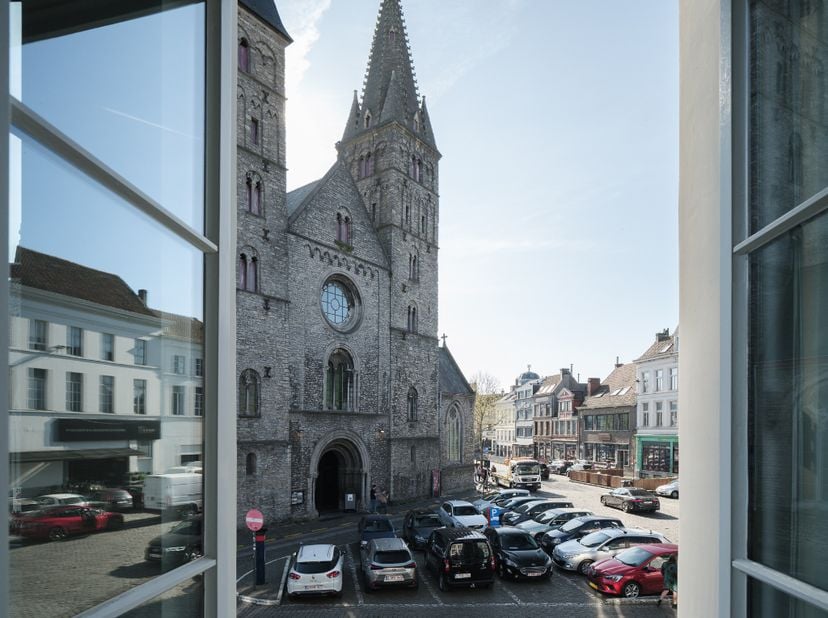 Centrum Gent - Unieke 19e-eeuwse stadswoning met handelsgelijkvloers&lt;br /&gt;
  &lt;br /&gt;
In het hart van Gent, nabij de levendige Vrijdagmarkt en met front