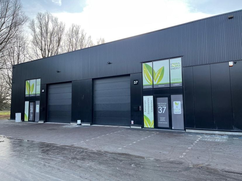 Entrepôt à louer avec un total de 475m² d&#039;espace de stockage et de travail. Unit 37 + 38. Situé dans le parc d&#039;activités Steen III, le long de la Haac