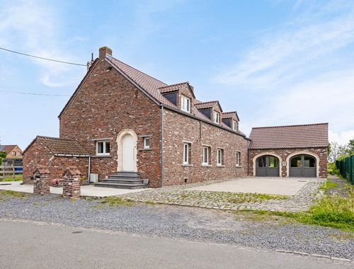                                         Villa à vendre à Thieusies, € 495.000
