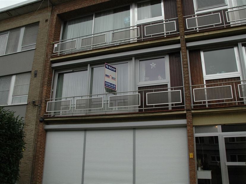 Instapklaar appartement met twee slaapkamers en EPC A.&lt;br /&gt;
Indeling: inkomhal, ruime living, keuken met ingebouwde toestellen (ijskast, diepvries, k