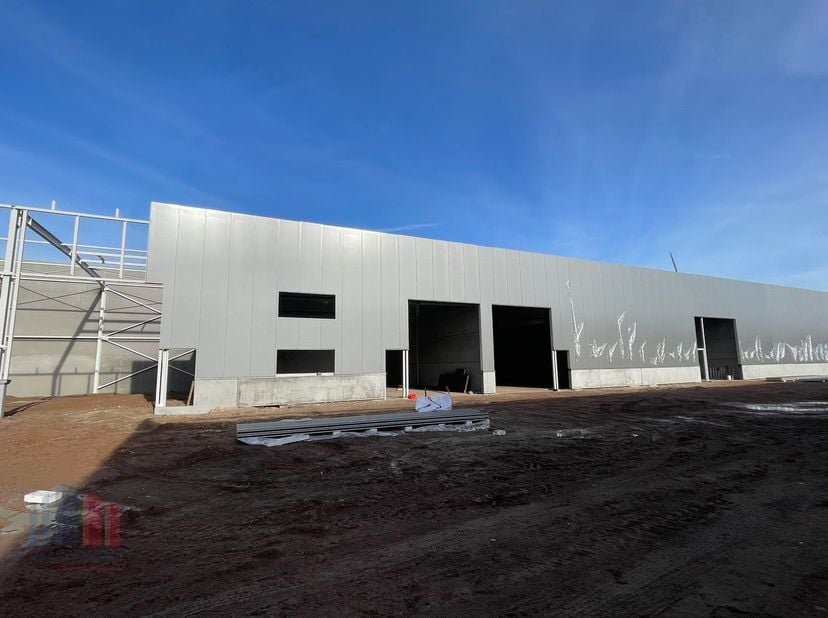 Nieuwe KMO-unit met een oppervlakte van 213 m². De nieuwe KMO-ontwikkeling &#039;PORTIS&#039; bestaat uit 49 KMO-units met oppervlaktes tussen 164 m² en 1.183 m