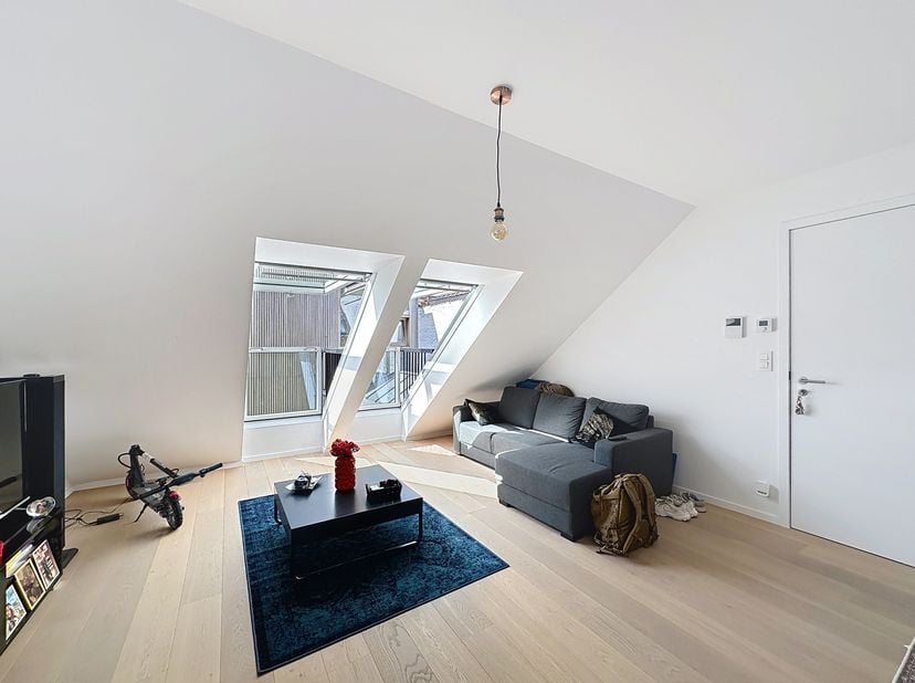 Ce magnifique penthouse offre une expérience de vie unique en plein centre historique de Bruges. Avec son aspect charmant, cet appartement est un véri