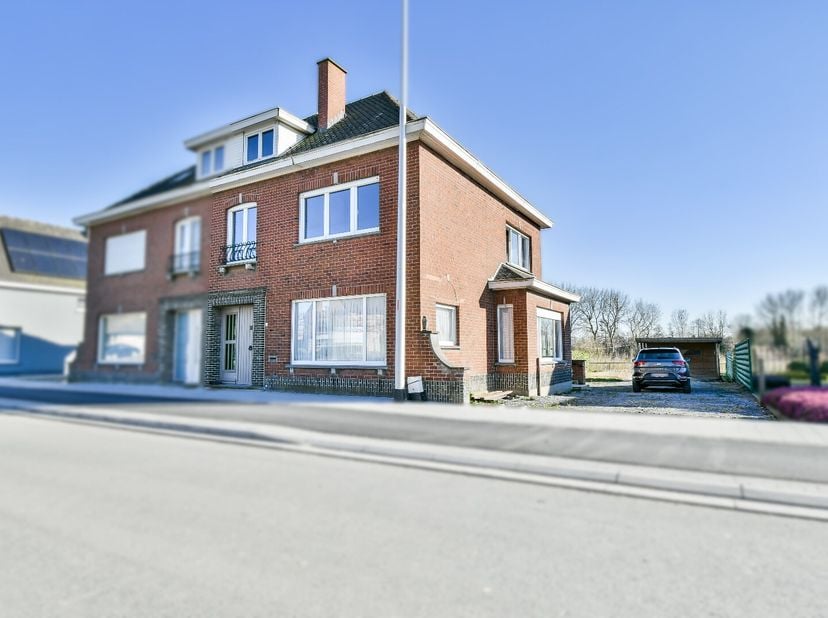 KIJKDAG: ZATERDAG 31 mei van 10u tot 12u, op afspraak!&lt;br /&gt;
Welkom in deze halfopen bebouwing in de Lichterveldestraat 60 in Kortemark, ideaal voor w