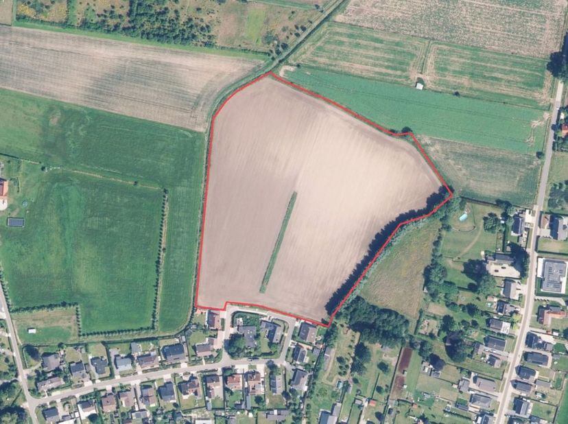 Mooi perceel akkerland te koop te Ouwegem&lt;br /&gt;
Oppervlakte : 3 ha 95 are 70 ca&lt;br /&gt;
Verpacht, huidige pachter gebruikt het sinds 1996&lt;br /&gt;
Pacht is